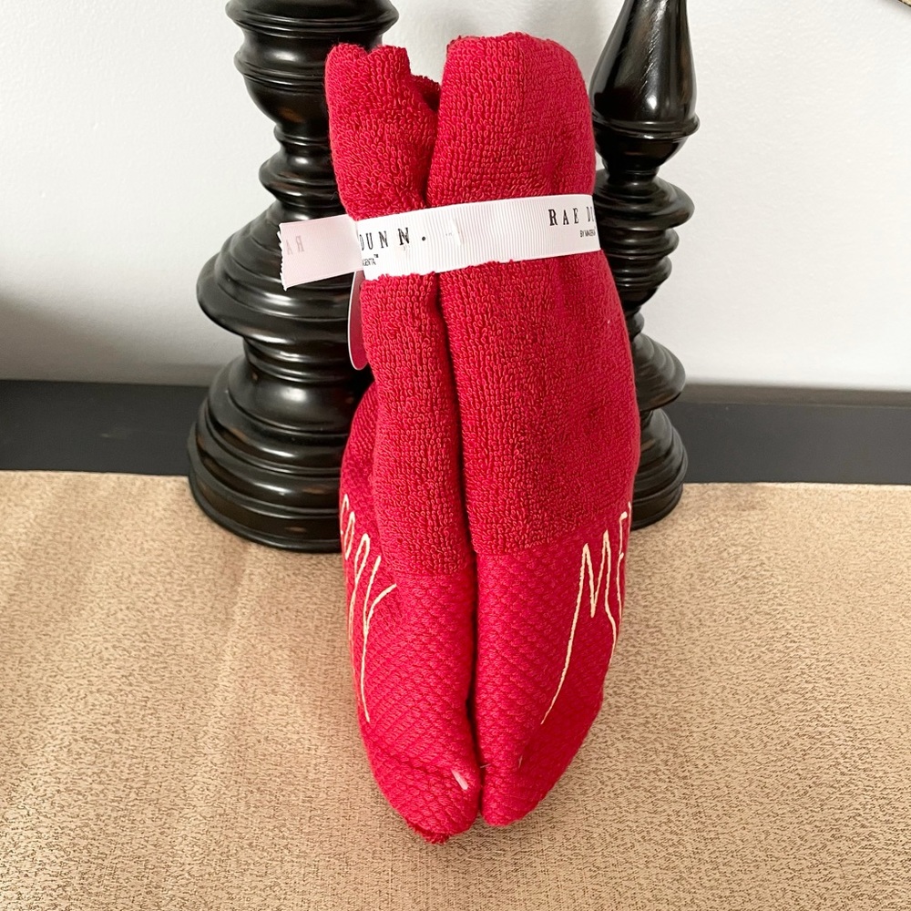 🆕Rae Dunn Set of 2 MERRY Bathroom Hand Towels - Picture 4 of 6